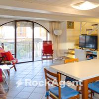 CASA INDIPENDENTE SU DUE LIVELLI CON GARAGE