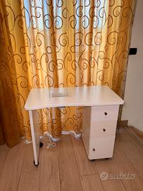 Tavolo estetista manicure professionale