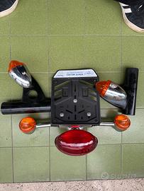 Kit portatarga e frecce triumph