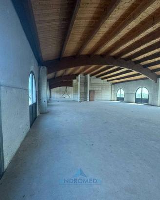 Immobile di 2700 m² con più di 5 locali a Caserta