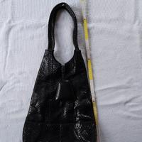 borsa morbida di serpente con un manico 