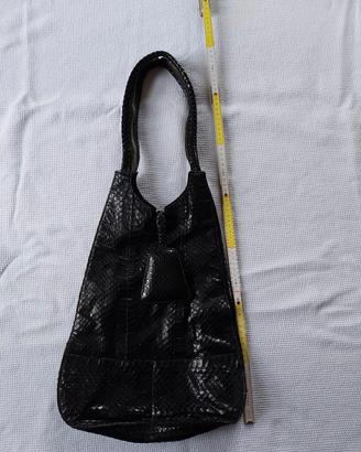 borsa morbida di serpente con un manico 