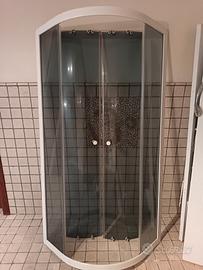 doccia completa di accessori 