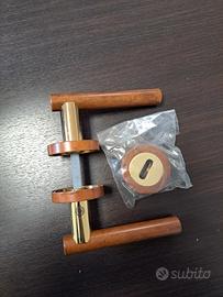 maniglia ottone lucido/finta radica.