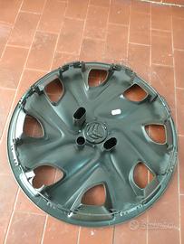 Cerchi in acciaio più borchie