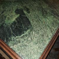 Tavolo antico intarsiato con marmo