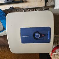 Scaldabagno elettrico Ariston 10L