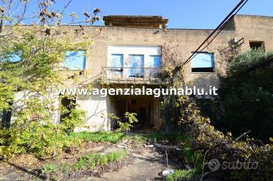 Villa con ampio terreno