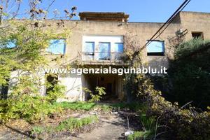 Villa con ampio terreno
