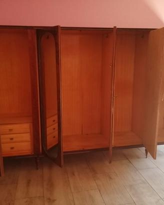 armadio in legno di radica