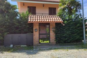 Villetta e magazzino a Casellette (TO)