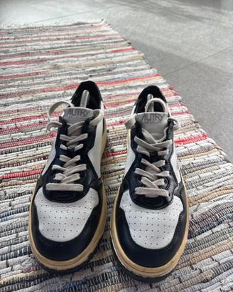 SNEAKERS MEDALIST LOW IN PELLE BIANCA E NERA