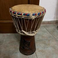 Bongo usato sempre come sopramobile