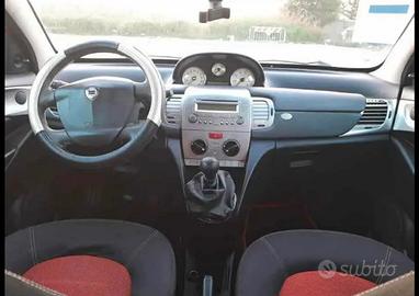 Lancia ypsilon 2006
