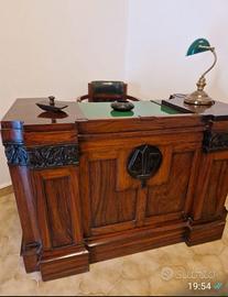 Scrivania antica in legno di notaio avvocato