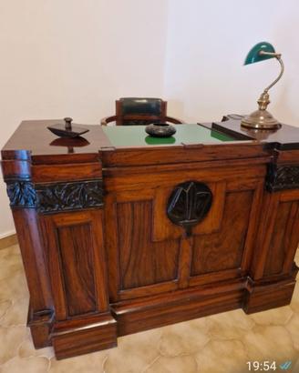 Scrivania antica in legno di notaio avvocato