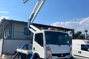 NISSAN CABSTAR 35.12 PIATTAFORMA 20M CON CESTELLO