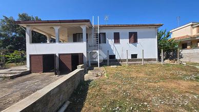 VILLA SINGOLA A POMEZIA