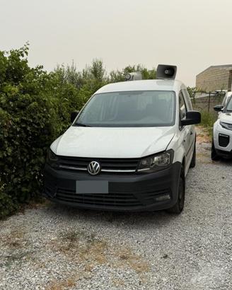 Caddy 5 posti n1