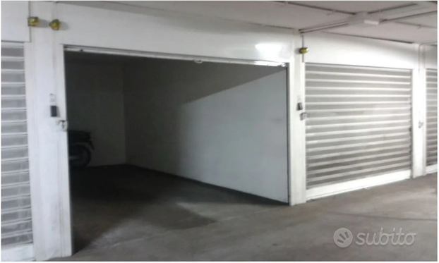 Garage in via Adelaide Ristori, 26