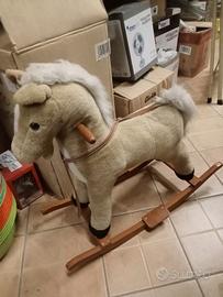 cavallo a dondolo 