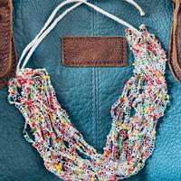 Collana di perline colorate fatta a mano