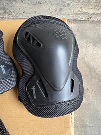 Protezioni ginocchia e polsi