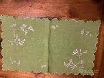 Striscia, centro ricamato