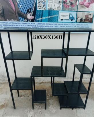 scaffale libreria asimmetrico in metallo nero