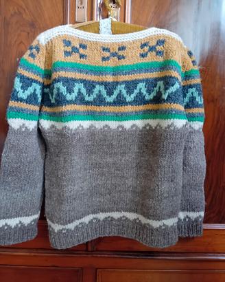 Maglione di lana fatto a mano ai ferri 