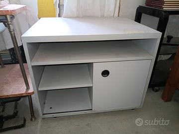 Mobiletto in stile industrial con ruote