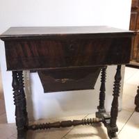 TAVOLINO DA LAVORO DELLA META' DELL' 800 IN NOCE