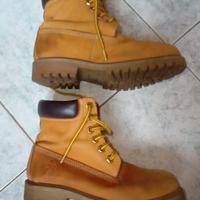 Scarponcii unisex marca U.S. Polo Assn.
Misura 36