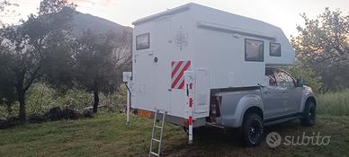 Pickup allestito + cellula abitativa monoscocca