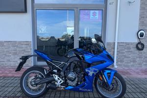 Suzuki GSX-8R Racing