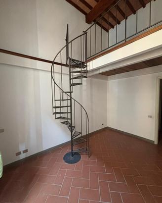 Scala da interno in ferro battuto