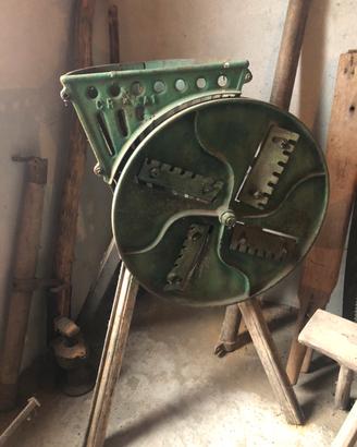 Trinciabarbabietole anni 40 vintage CR A1
