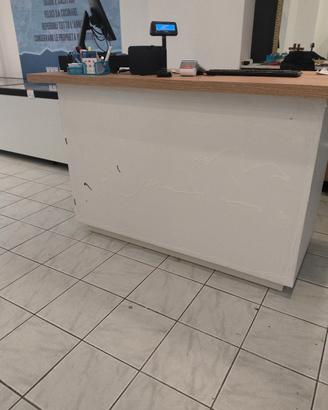 mobili ( arredo negozio)