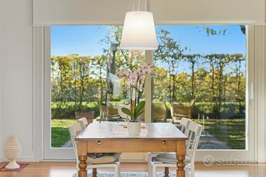 VILLA A SCHIERA D'ANGOLO A REGGIO NELL'EMILIA