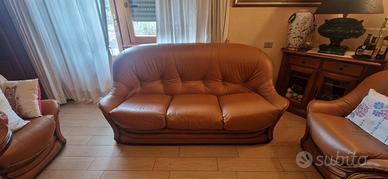 Divano in pelle + 2 poltrone