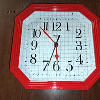 orologio da parete rosso in legno 