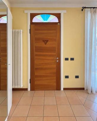 Villa di 244 m² con più di 5 locali e box auto dop