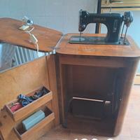 Macchina da cucire integrata al mobile 