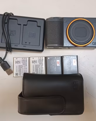 Ricoh GRIII 4 batterie con caricabatterie custodia