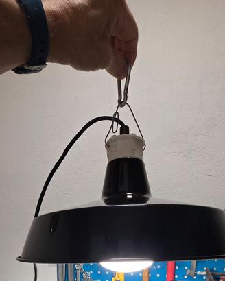 Titolo: Lampada a Sospensione Industriale Vintage