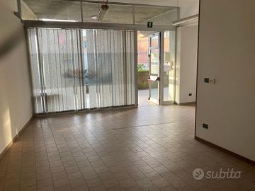 Locale commerciale negozio laboratorio