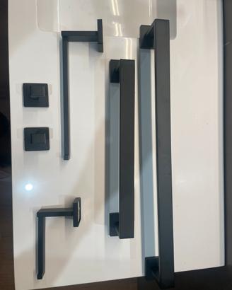 Accessori bagno in acciaio nero