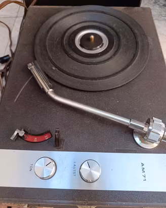 Giradischi portatile vintageAM71
