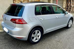 Volkswagen Golf 2.0 TDI 5p. Highline BlueMotion (l