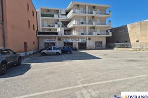 SS 113 CARINI: LOCALE C/1 CON AMPIO PARCHEGGIO